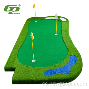 Mini golfové hřiště s umělou trávou na zelené podložce